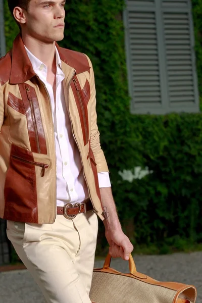 Look 37